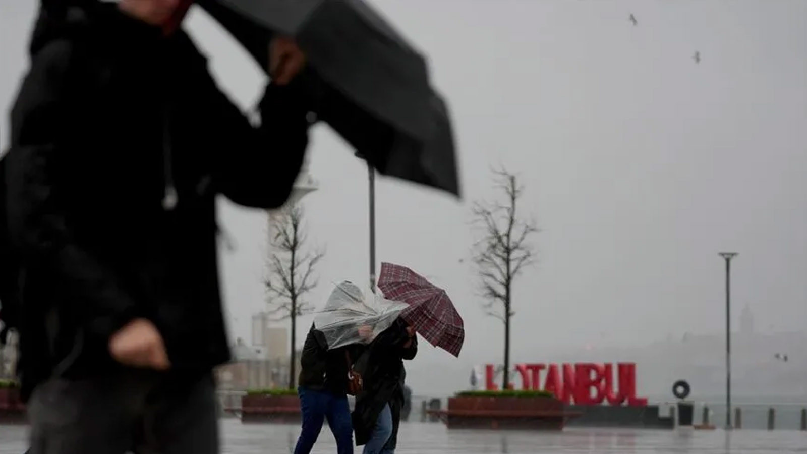 AKOM tarih verdi: İstanbul için kuvvetli yağış ve fırtına uyarısı!