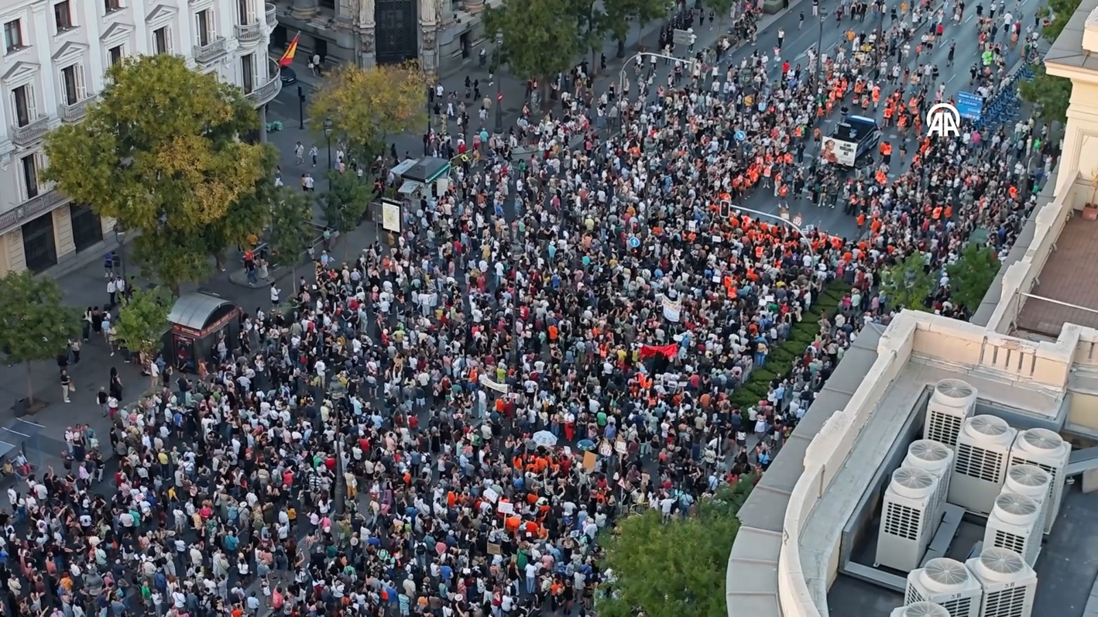 İspanyollar konut krizine karşı Madrid'de sokaklara döküldü