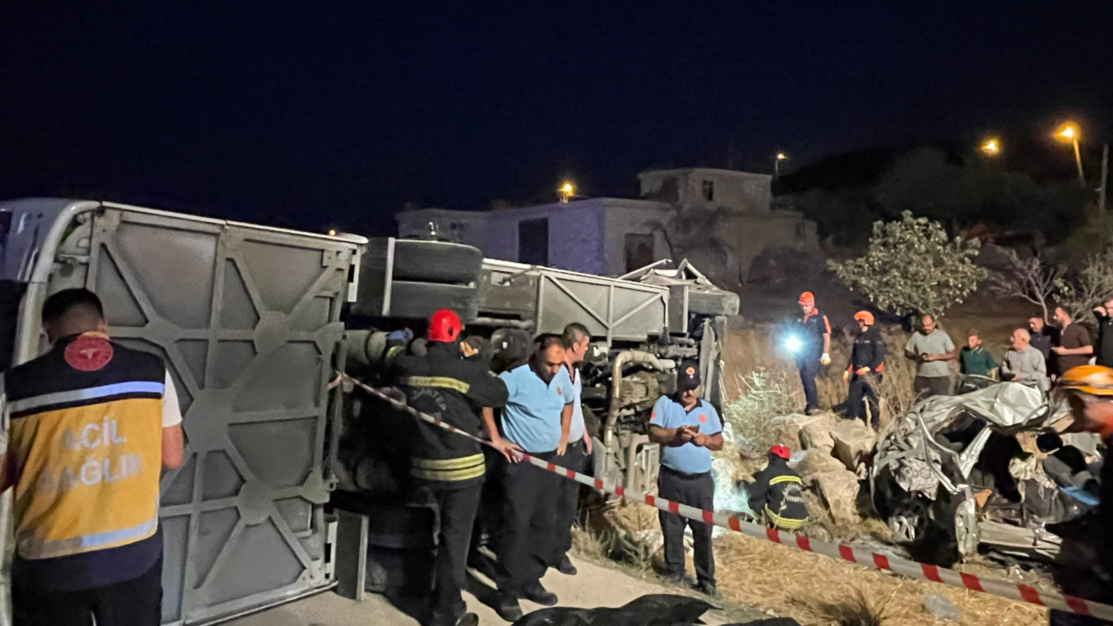 Gaziantep'te yolcu otobüsü ile otomobil çarpıştı: Ölü ve yaralılar var