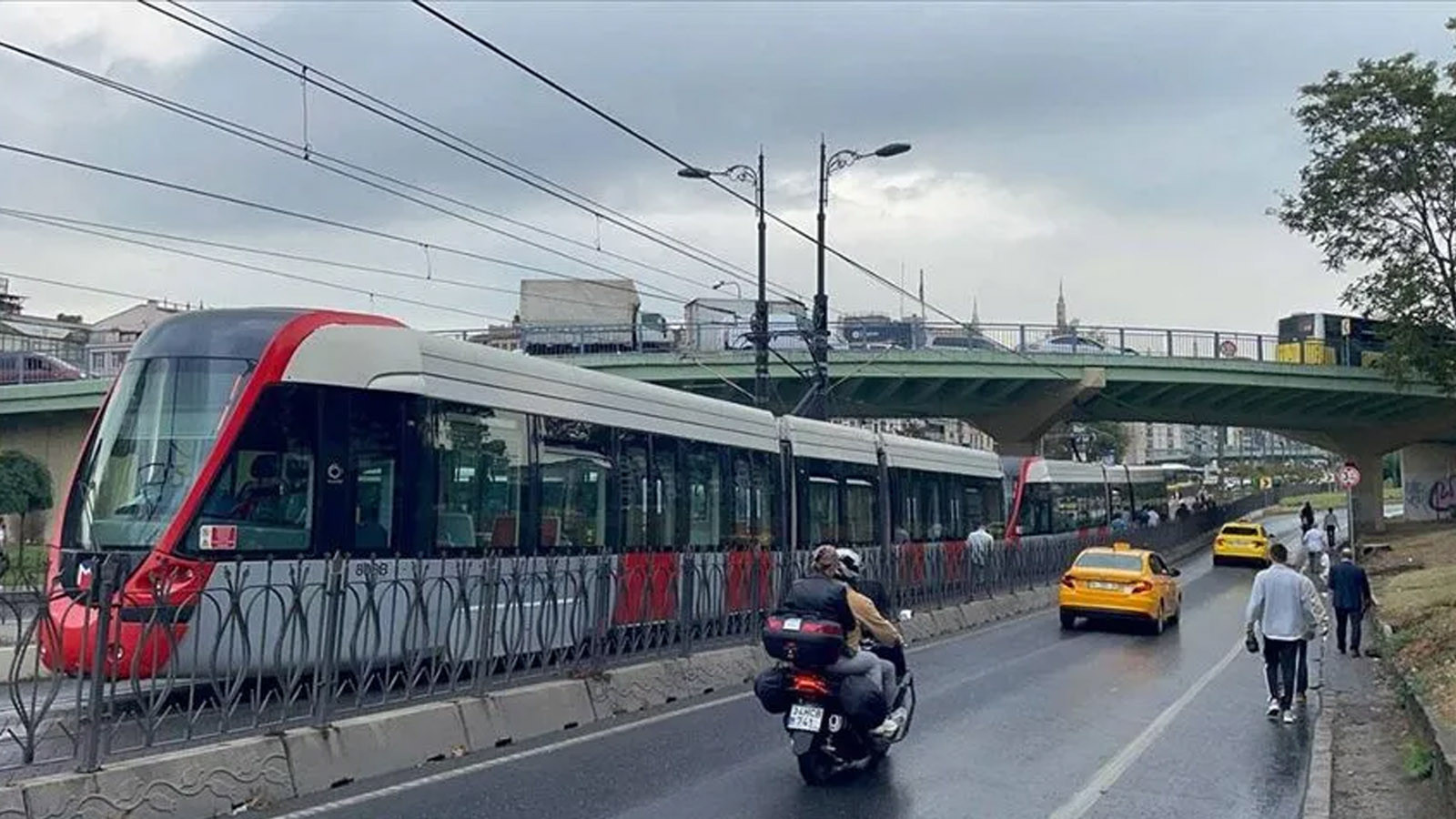 Kabataş-Bağcılar Tramvay Hattı'nda arıza, seferler iptal edildi