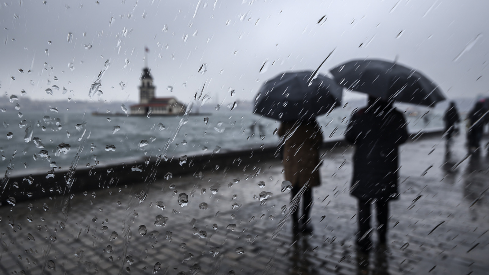 Meteoroloji ve AKOM'dan İstanbul için sarı kodlu yağış uyarısı: Kuvvetli yağış 5 günlük süreyle devam edecek