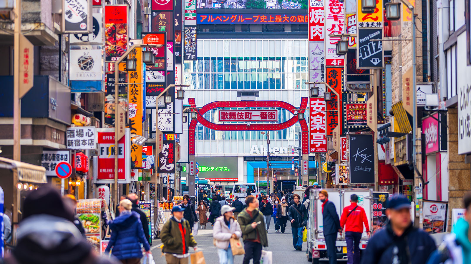 Japonya, yabancılar için oturum izni ücretlerini 200 bin yene çıkardı