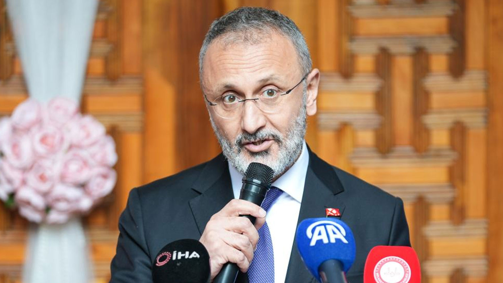 Eyüpsultan Belediyesi'ne yolsuzluk soruşturması: Belediye Başkanı Mithat Bülent Özmen gözaltına alındı