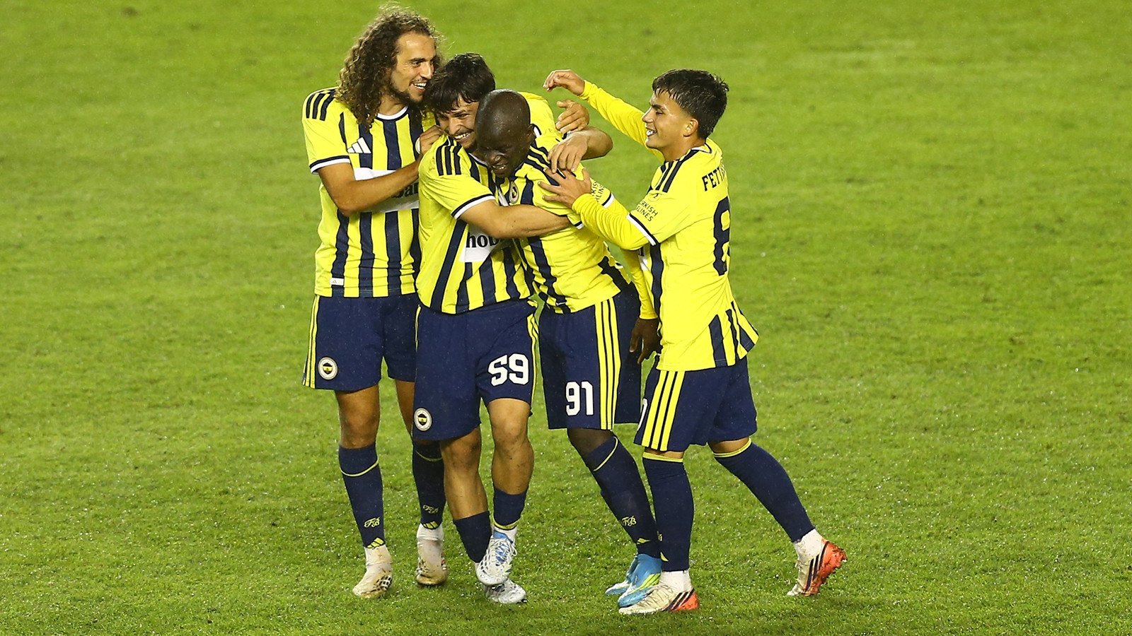 Fenerbahçe hazırlık maçında 2-0 kazandı
