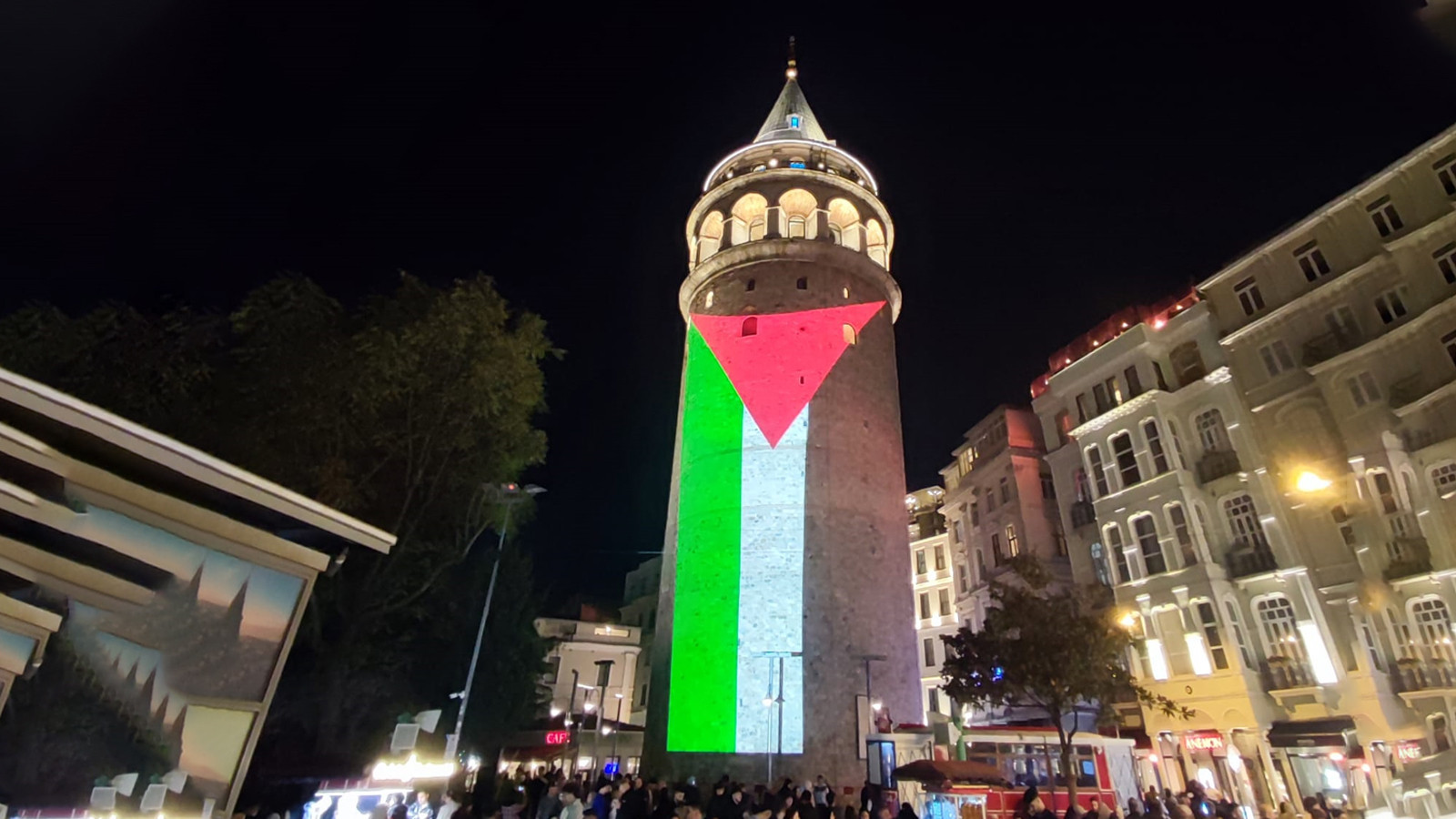 İstanbul'un kalbinde Filistin için tek yürek: Galata Kulesi Filistin bayrağıyla aydınlandı
