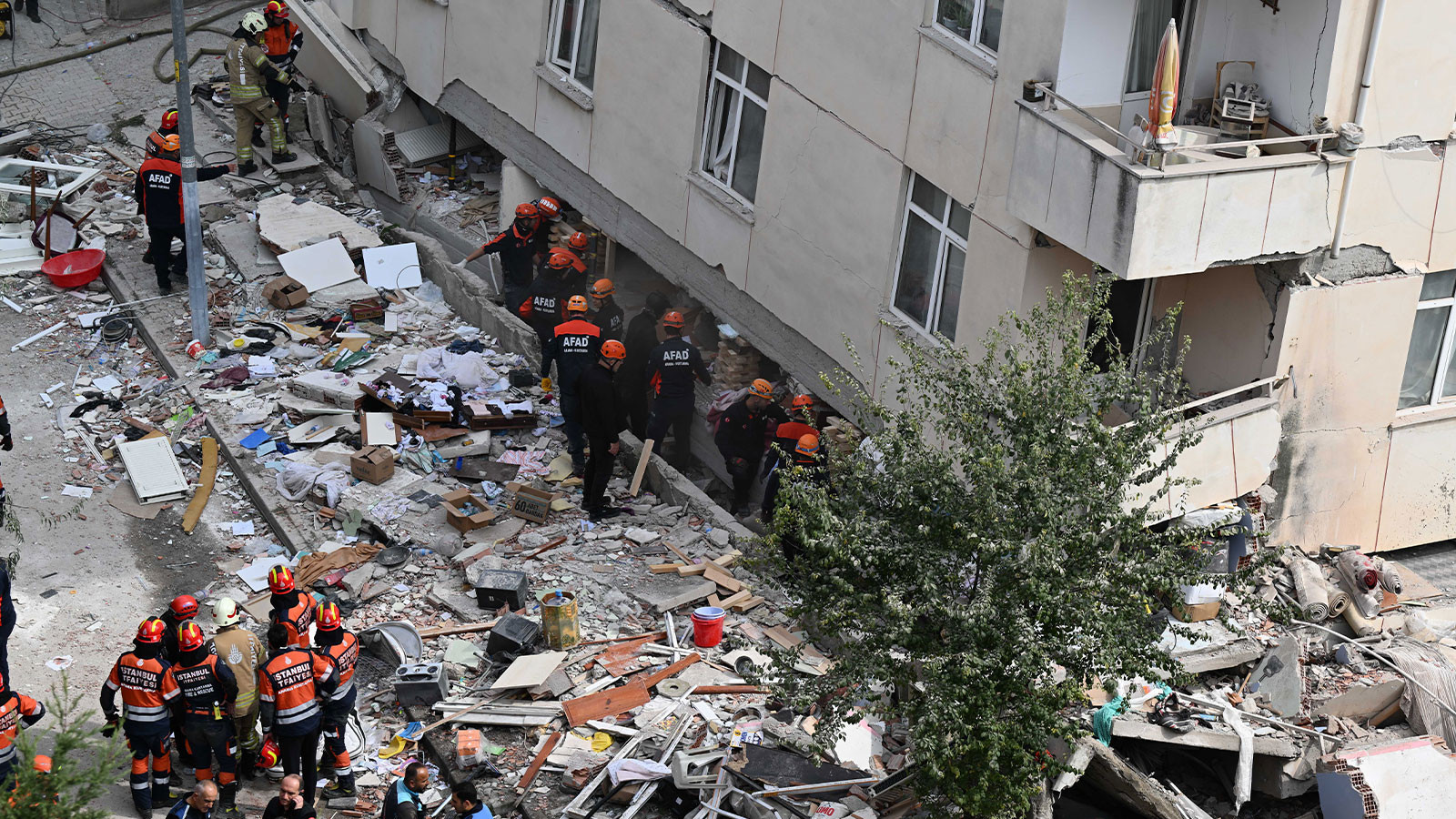 Maltepe'de çöken bina soruşturmasında yeni gelişme: 2 kişi tutuklandı