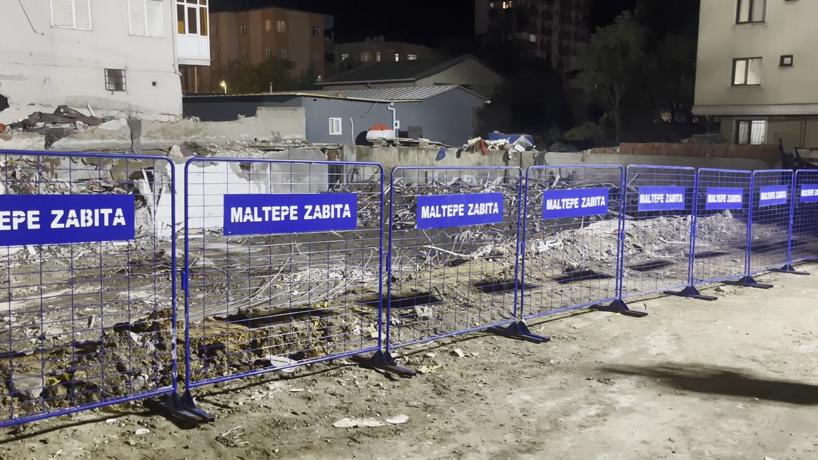 Maltepe'de 5 kişiye mezar olan binada enkaz kaldırma tamamlandı
