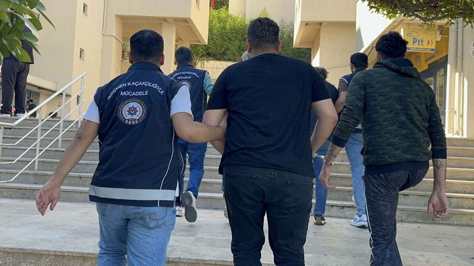 33 ilde göçmen kaçakçılığı operasyonu: 47 tutuklama