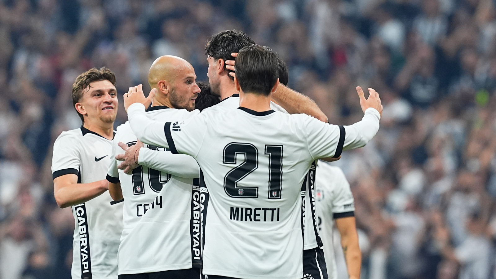 Beşiktaş, sahasında Kocaelispor’u 2 golle yendi