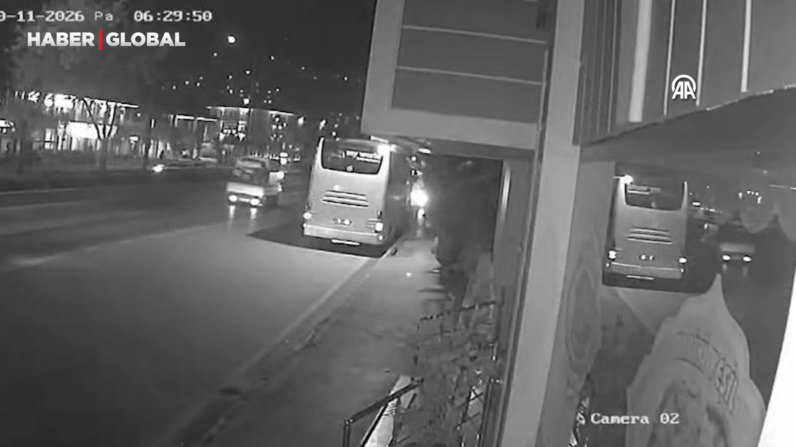Manisa'da otobüs ile tır çarpıştı: Çok sayıda ölü ve yaralı var