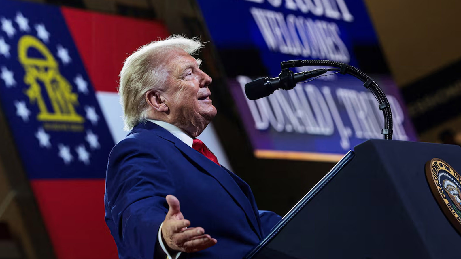 Donald Trump, bir okyanusun adını kendisine vermesini önerdi