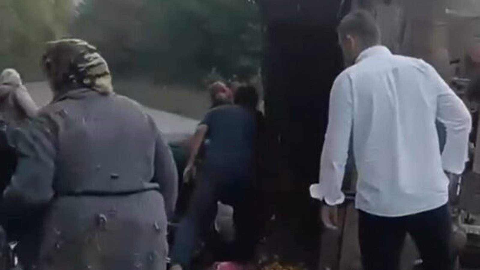 Düzce'de traktör römorku devrildi: 11 yaralı