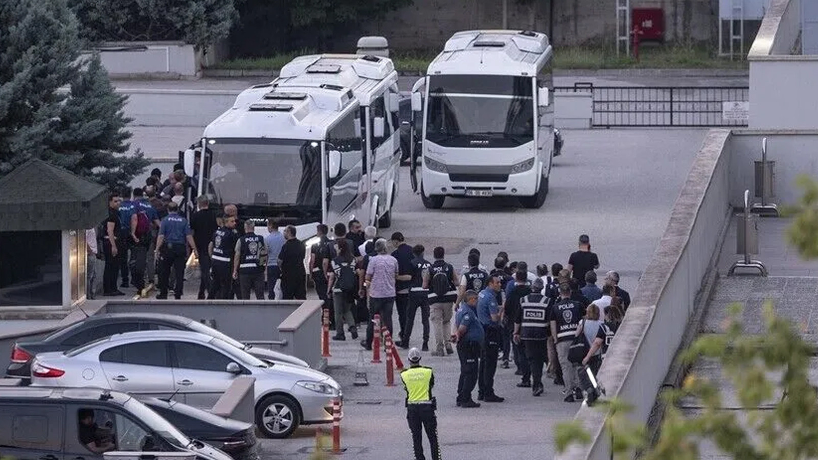 Etimesgut Belediyesi'ne İkinci Operasyon: 25 Gözaltı