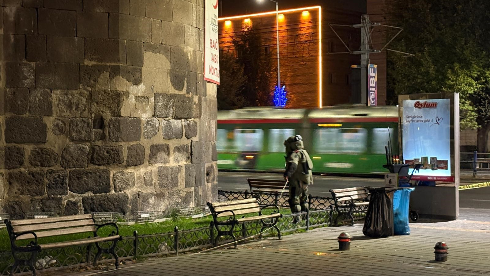 Kayseri'de şüpheli çanta fünye ile patlatıldı, içerisinde kıyafet çıktı