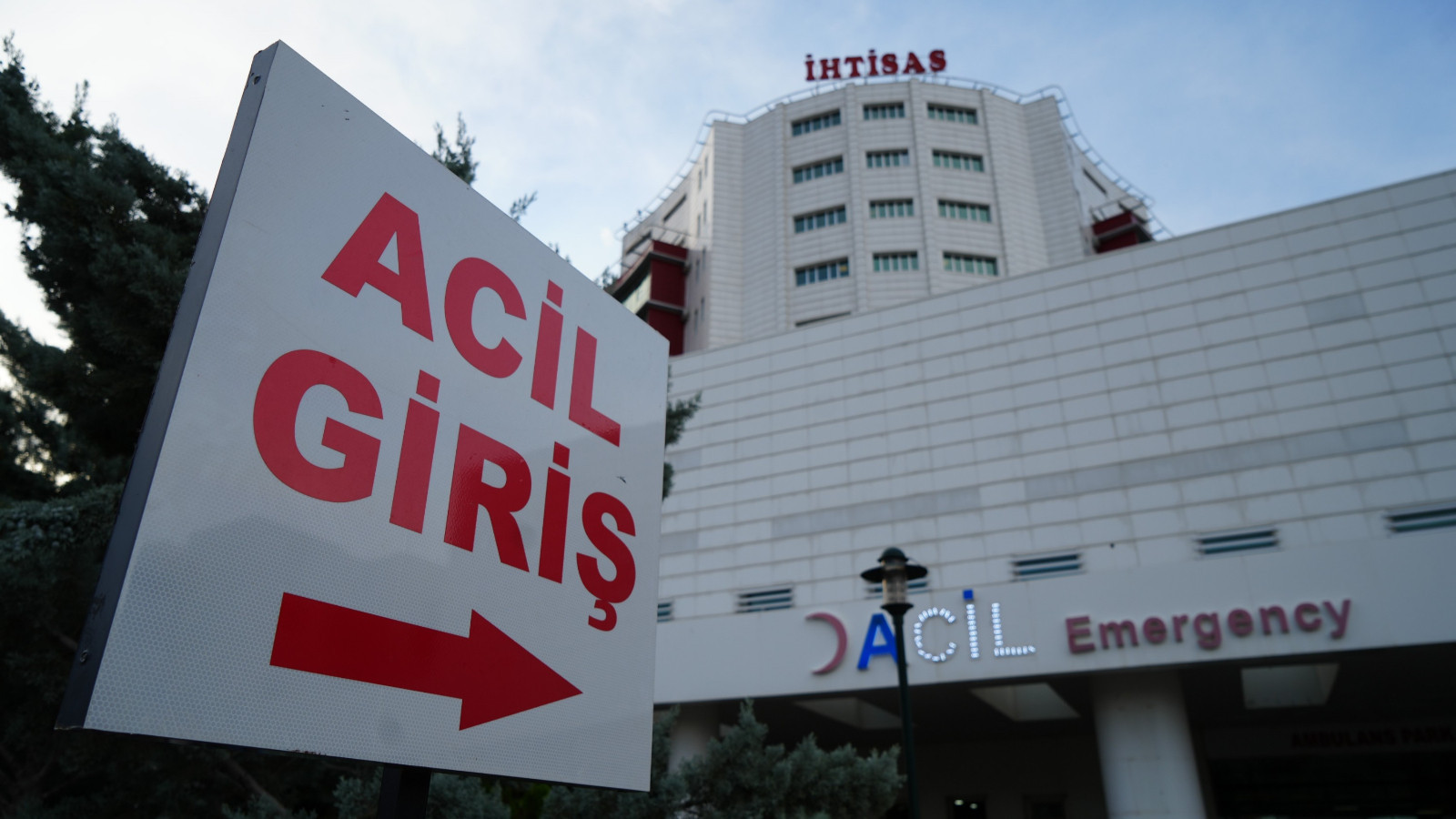 Kırıkkale'de elektrik direğine çıkan 66 yaşındaki adam hayatını kaybetti