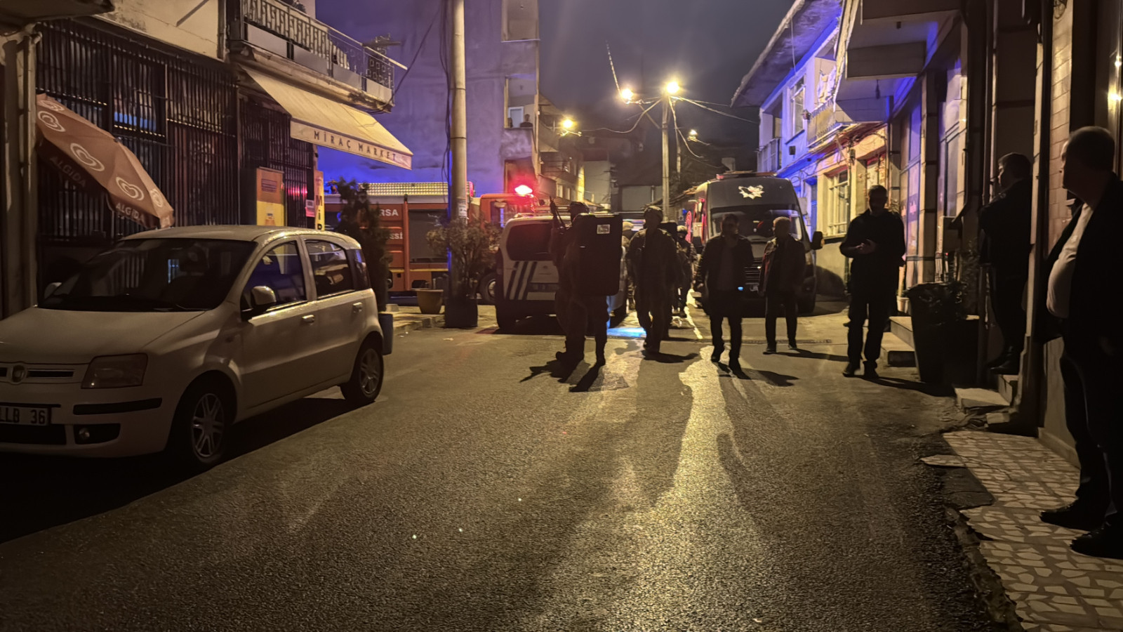 Bursa'da oğlunun rehin aldığı anneyi polis kurtardı