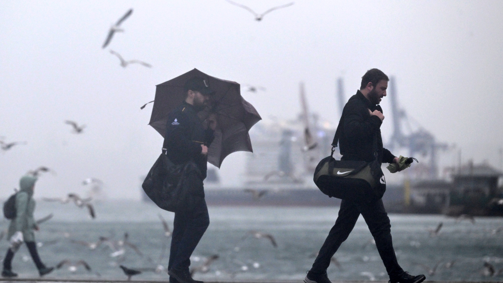 İstanbul'da sel felaketi. Anadolu yakası için alarm, saat verildi