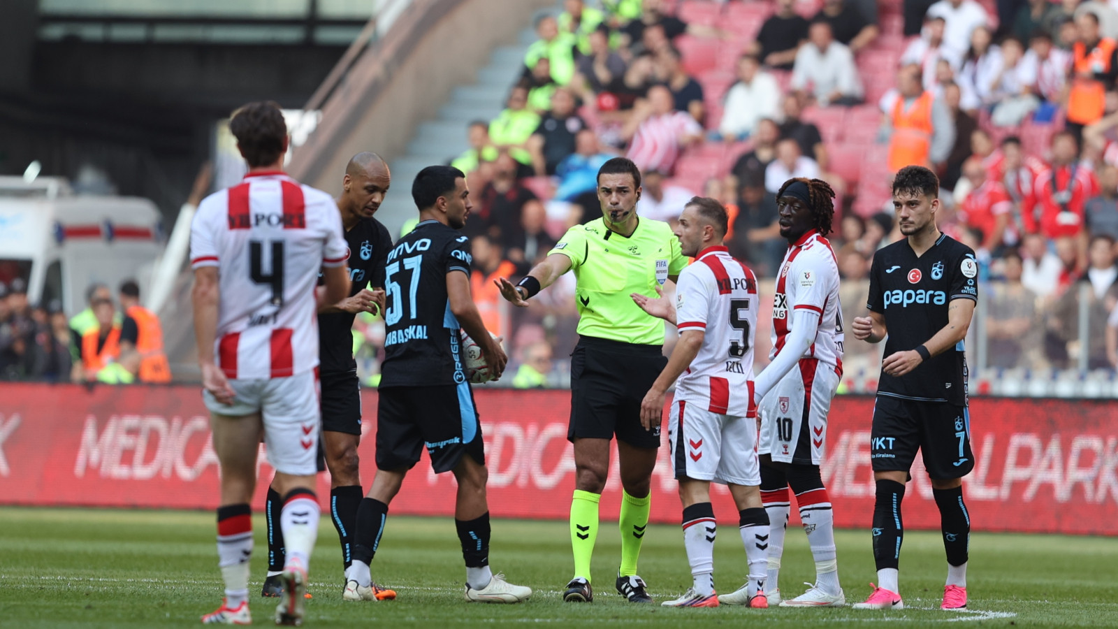 PFDK'dan Süper Lig'de 5 kulübe para cezası