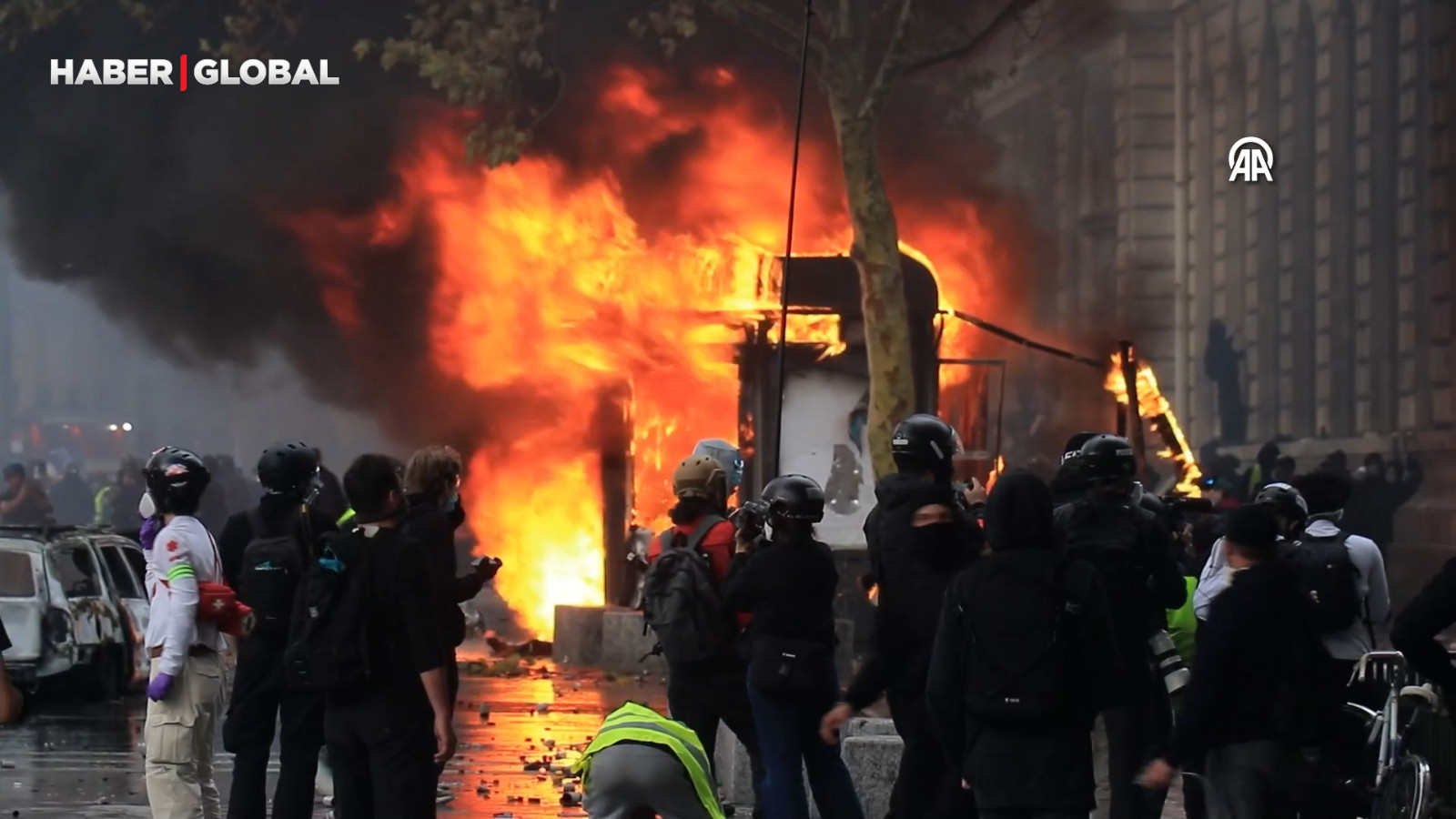 Fransa'da yaşam maliyeti artışına karşı protestolar devam ediyor