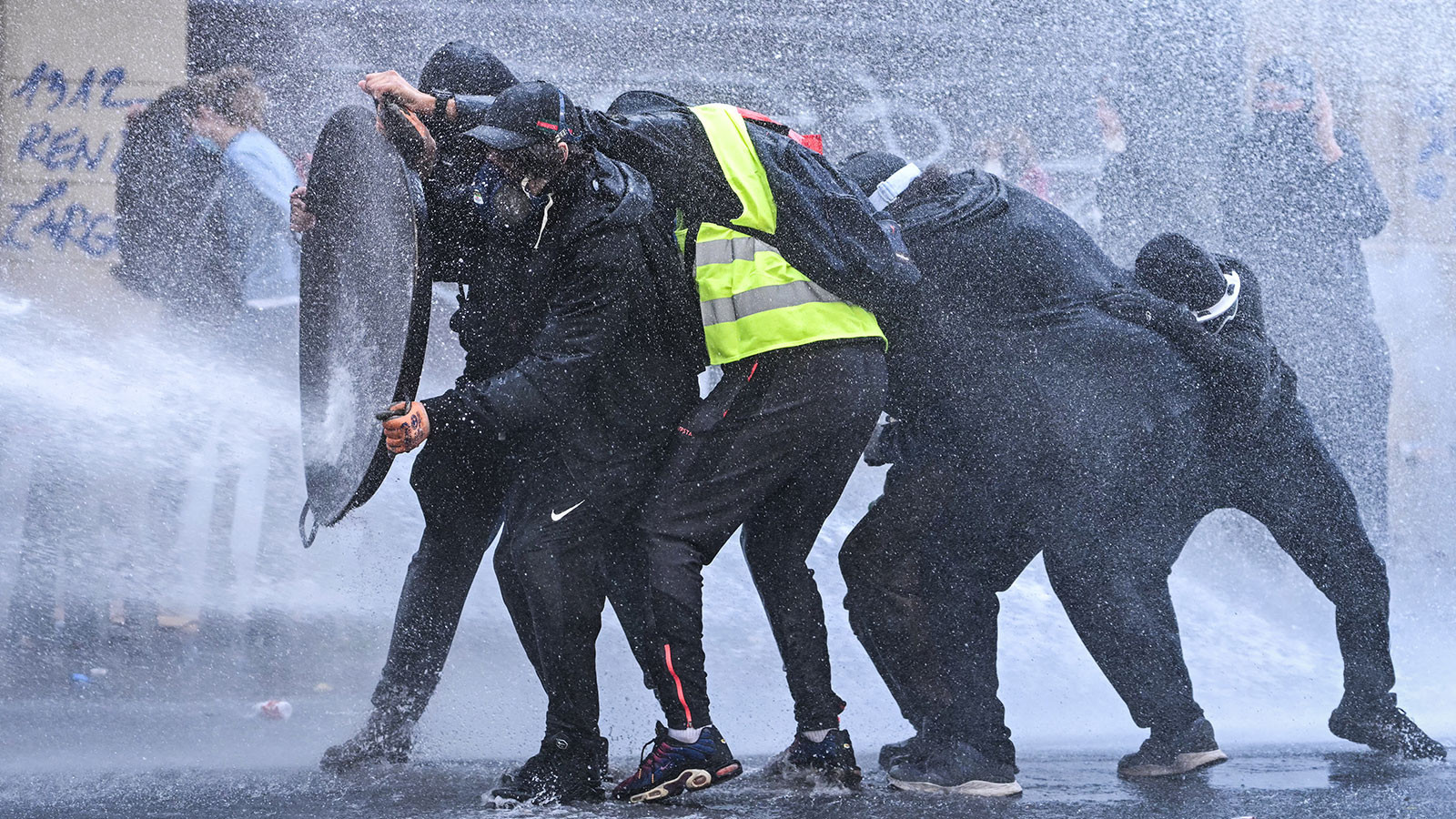 Fransa'daki Sarı Yelekliler Eylemlerinde 149 Kişi Tutuklandı!