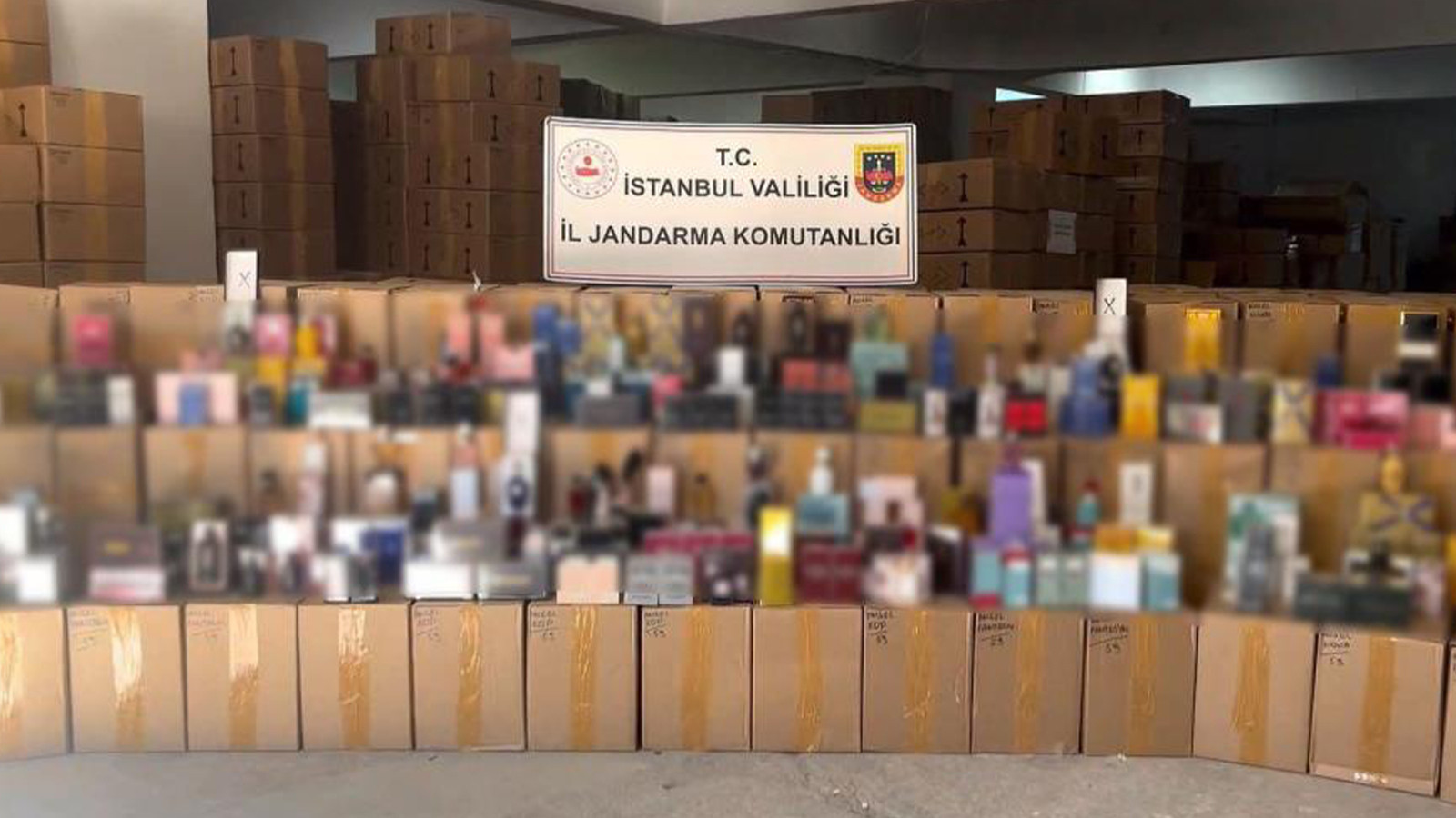 İstanbul'da 350 milyon liralık sahte parfüm operasyonu: 120 bin şişe ele geçirildi
