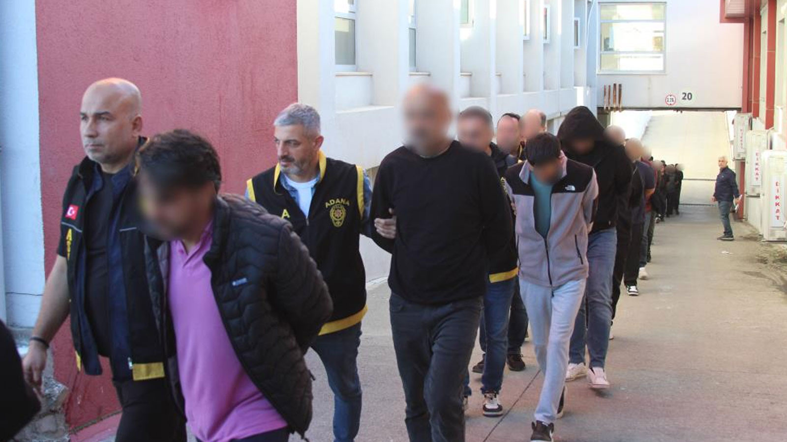 Adana merkezli “kurgu trafik kazası” soruşturması: 58 şüpheli tutuklandı
