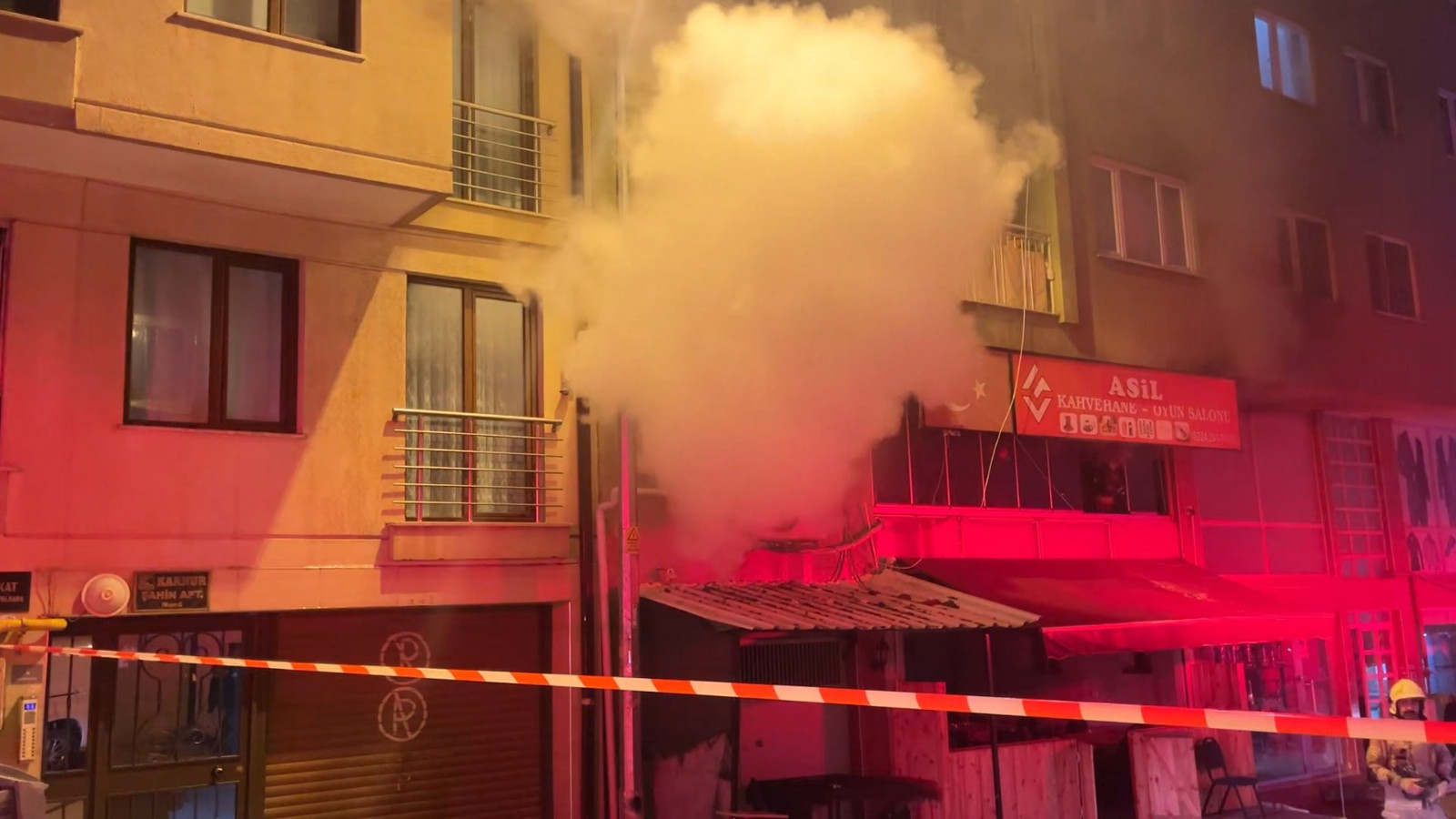 Bursa'da gece yarısı korkutan kıraathane yangını