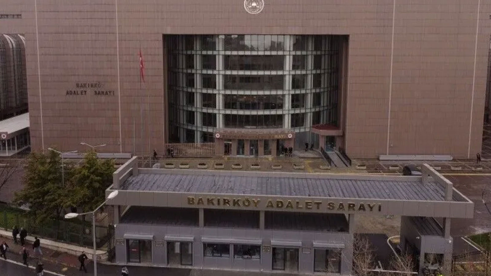 Gazeteci Ardan Zentürk hakkında cumhurbaşkanına hakaret suçlamasıyla soruşturma başlatıldı