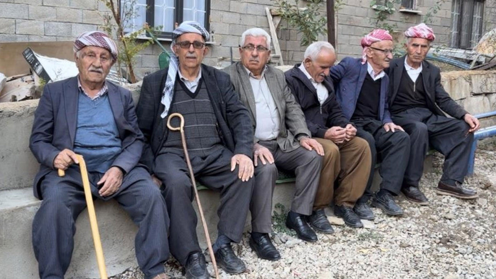 Hakkari’de 31 yıl sonra köylerine dönen vatandaşların tek bir isteği var