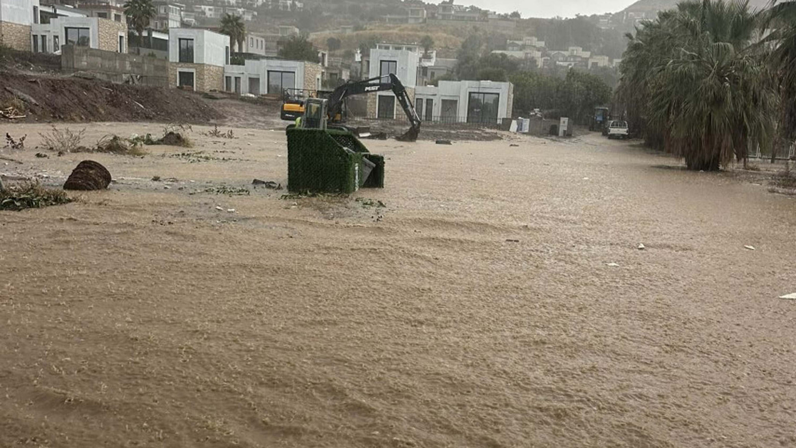 Bodrum'da Şiddetli Yağış: Yollar Sular Altında Kaldı