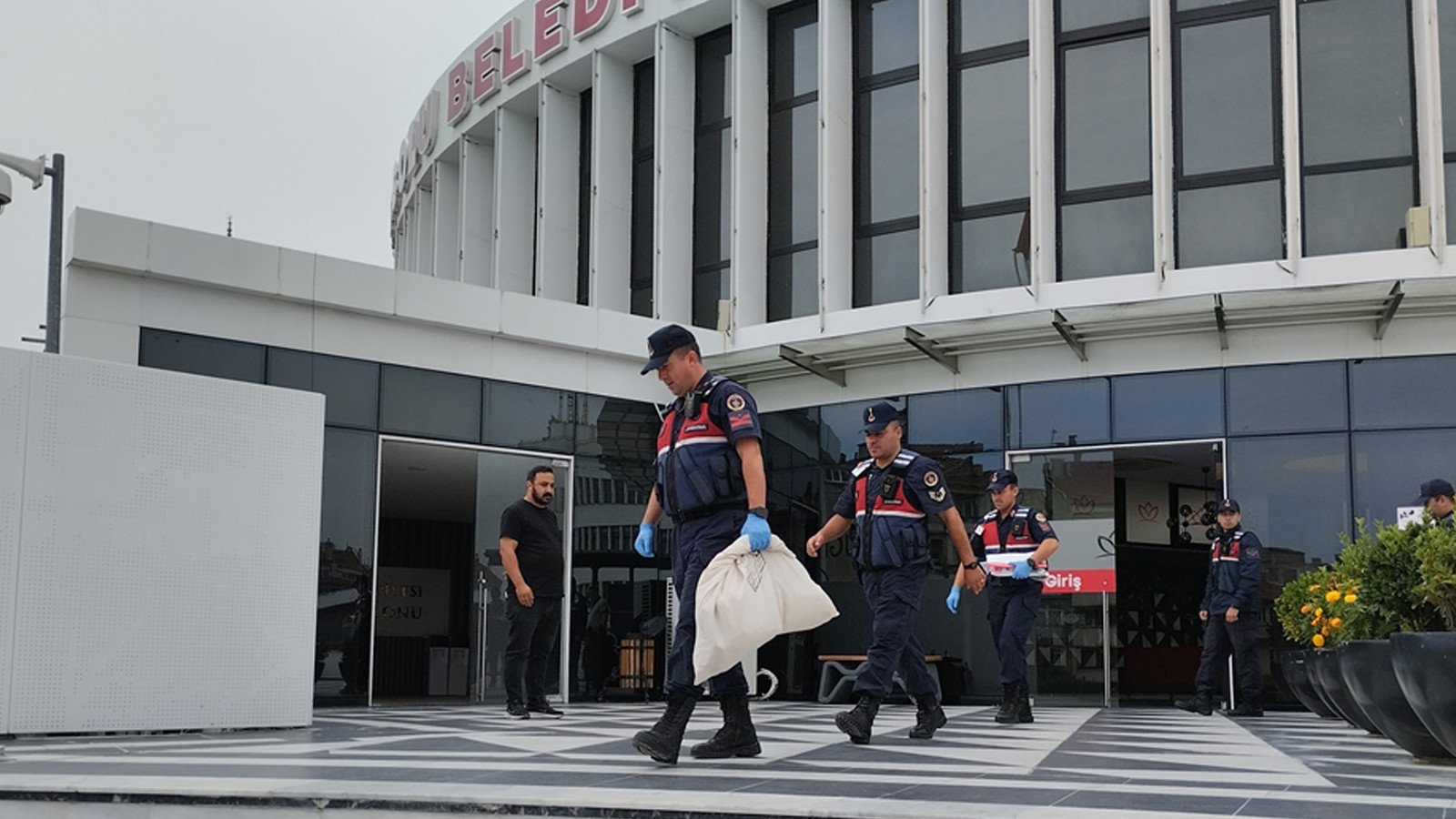 Bolu Belediyesi'ne yönelik operasyonda 4 gözaltı