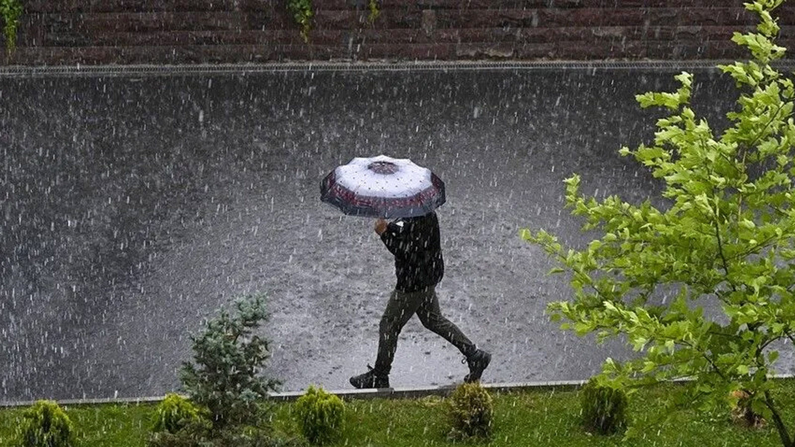 Meteoroloji, Marmara ve Akdeniz'de kuvvetli yağış ve fırtına uyarısında bulundu