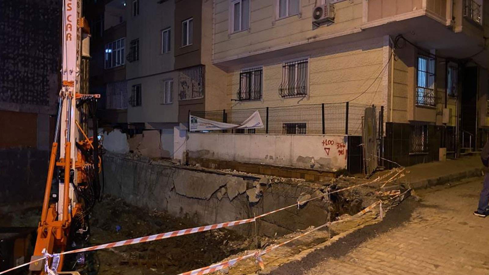 İstanbul Bahçelievler'de İnşaat Kazısı Sonrası Binaların Zemin Katı Çökmesi ve 20 Dairenin Tahliyesi