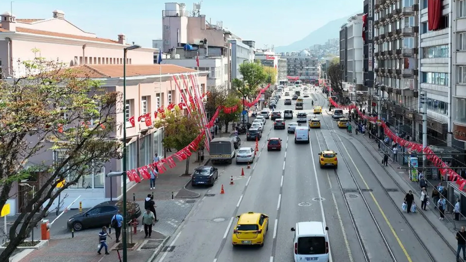 İstanbul'da yarın bazı yollar trafiğe kapatılacak: İşte alternatif güzergahlar