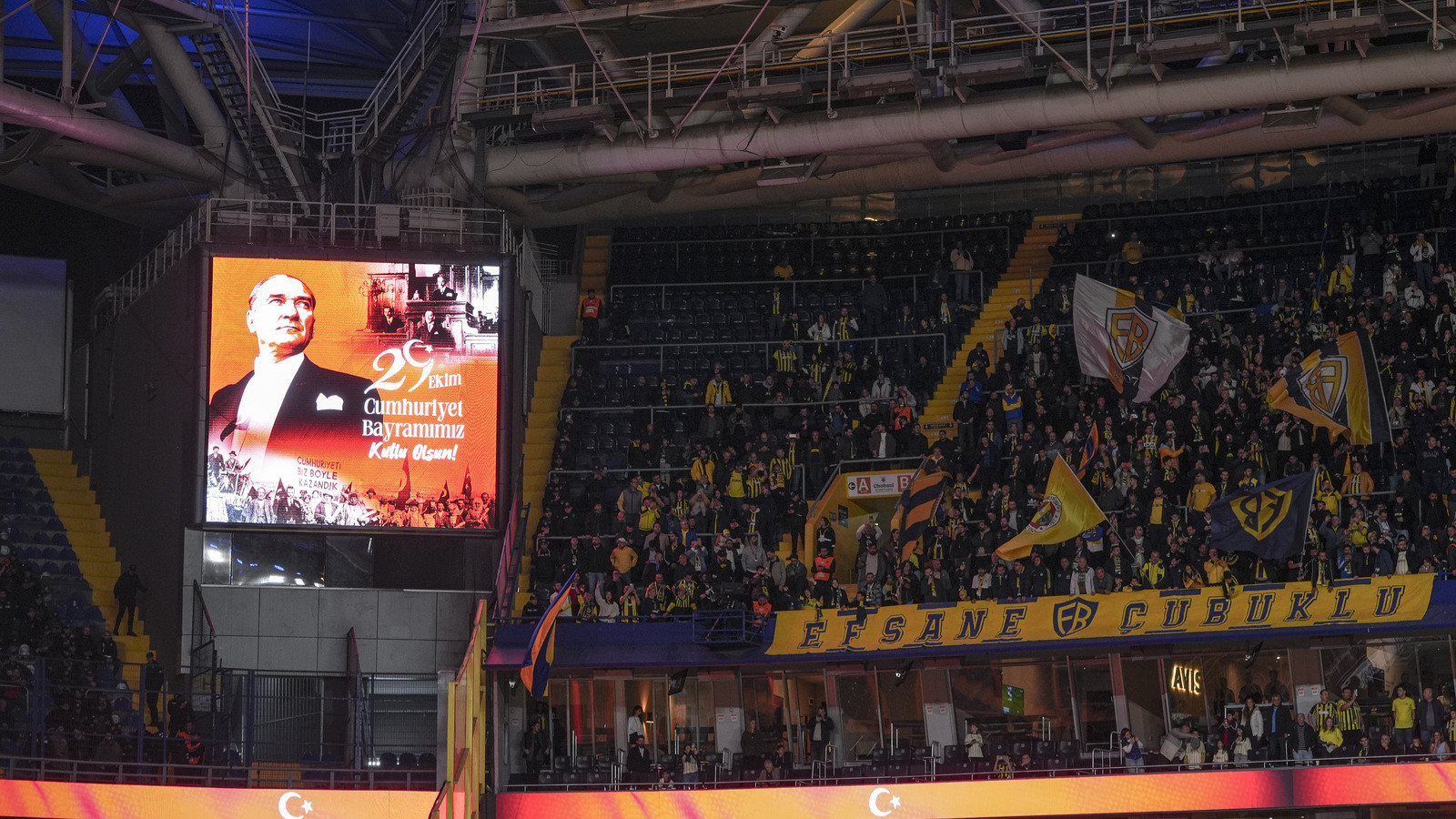 Kadıköy'de Taraftarların Yönetim İstifa Sloganları