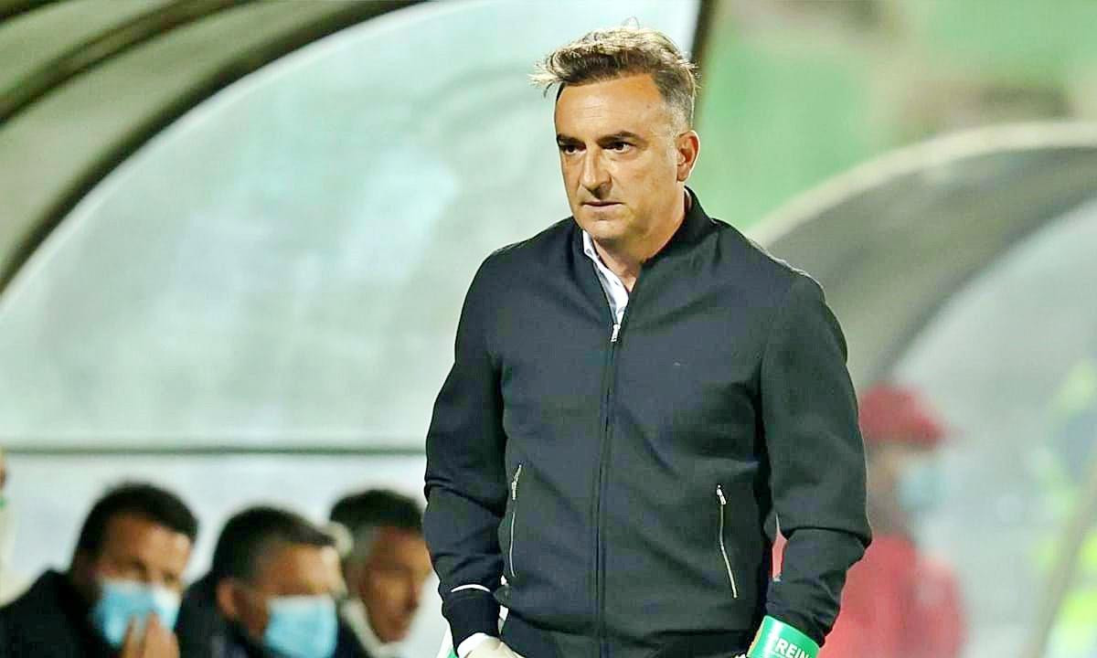 Carlos Carvalhal saldırıya uğradı